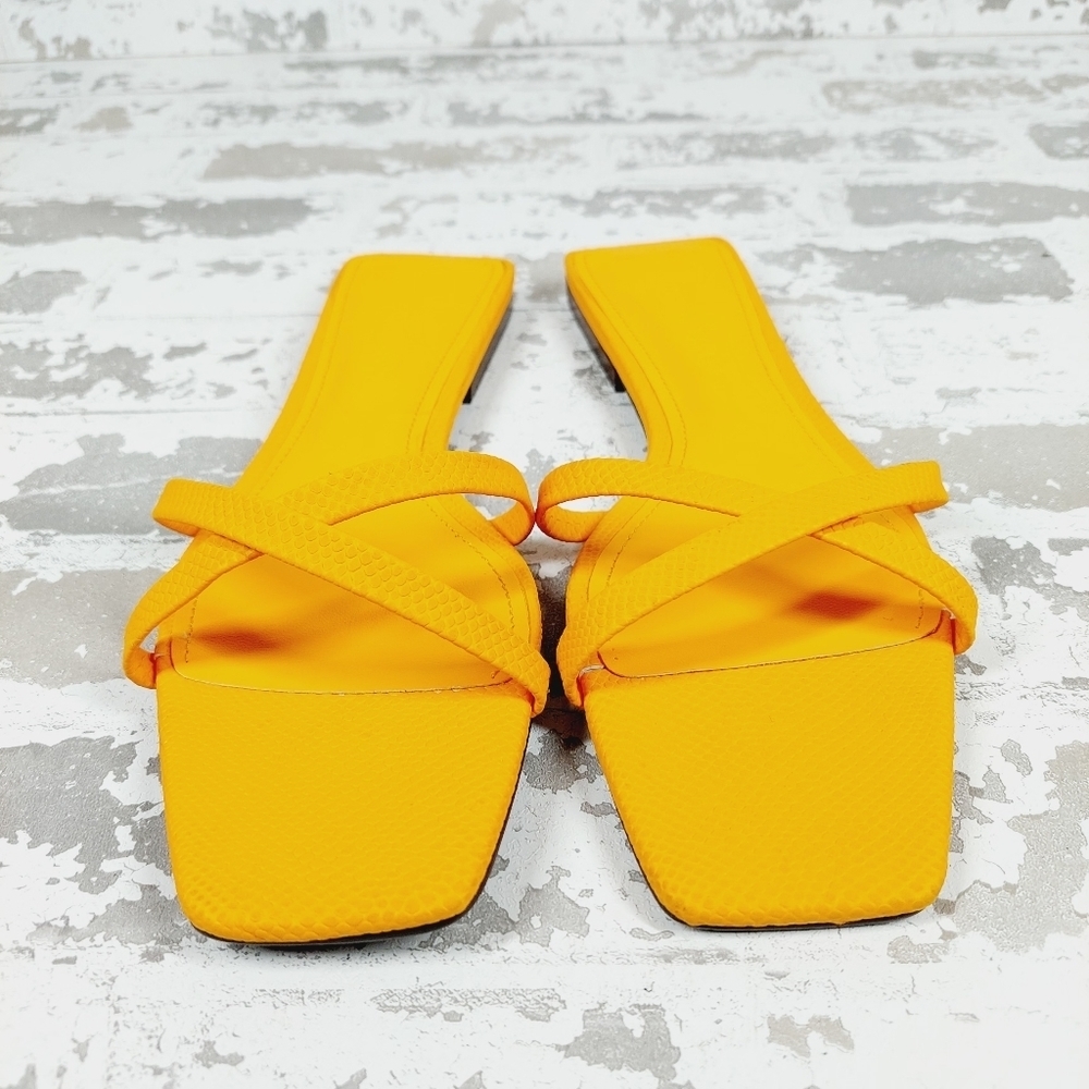 NEW Who What Wear Yellow Square Toe Flat Summer Sandals M955